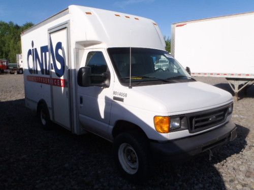 2007 ford e-350 super duty base cutaway van 2-door 6.0l