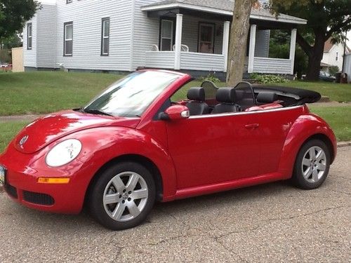 2007 volkswagen beetle 2.5 convertible 2-door 2.5l salsa red