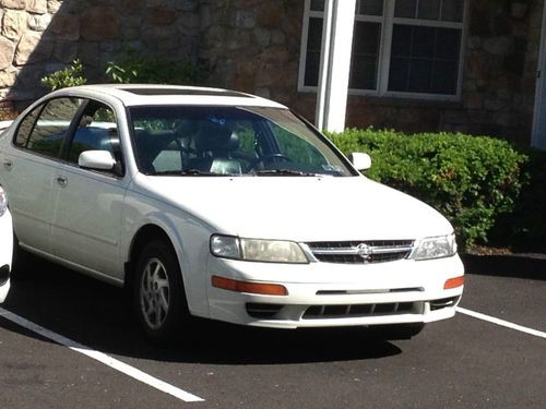 1999 white nissan maxima gle sedan 4-door 3.0l