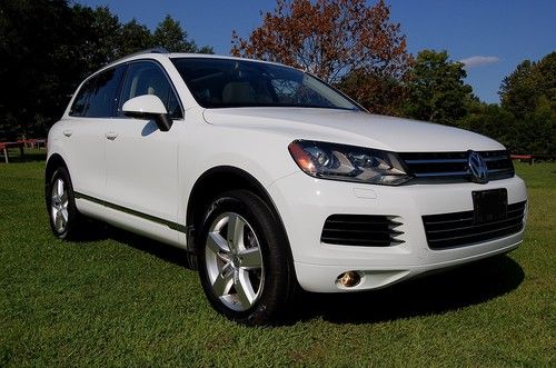 Gorgeous 2012 volkswagen touareg tdi lux...3.0 liter diesel,navigation,warranty