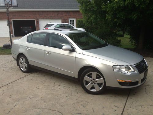 2009 vw passat 2.0 turbo komfort sedan auto. white gold metallic