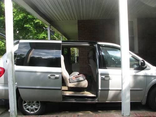 Handicap accessible rear entry manual ramp 2001 dodge caravan