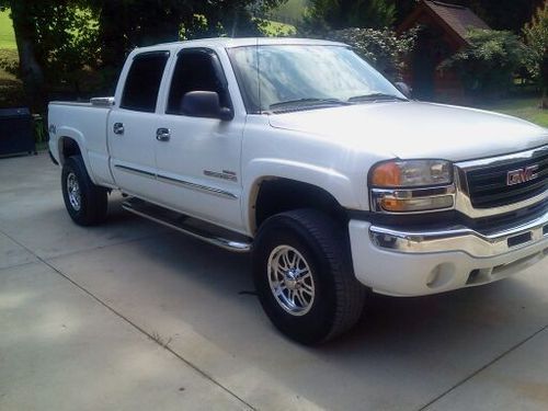 2006  duramax  diesel,4x4 crew cab,loaded,only 131.000 mi