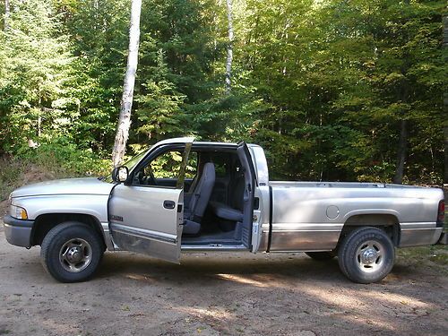 Dodge ram 2500 laramie slt 4dr. quad cab 5.9 turbo diesel 2001 8ft. box