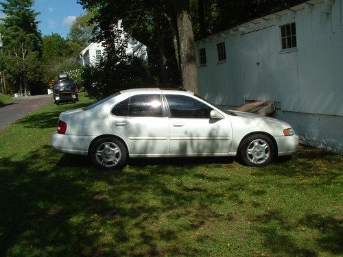 2001 nissan altima gle sedan 4-door 2.4l