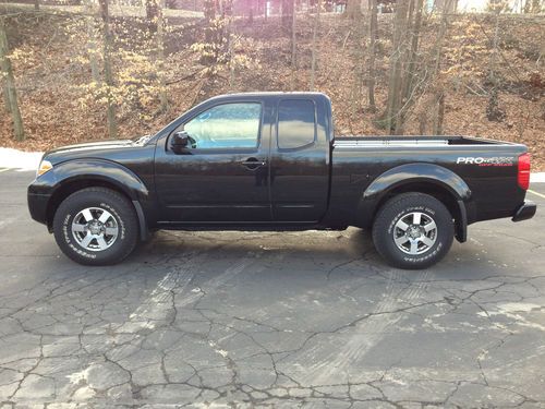 2012 nissan frontier 4wd pro-4x black only 2800 miles 1 owner!!