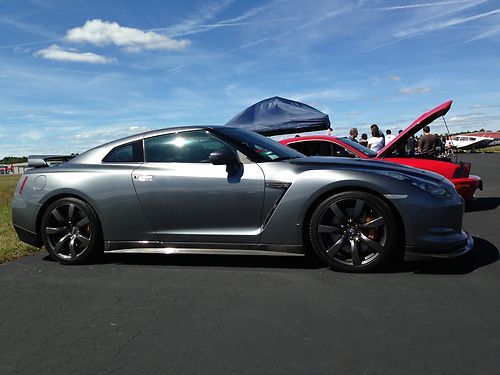 2009 nissan gt-r premium coupe 2-door 3.8l
