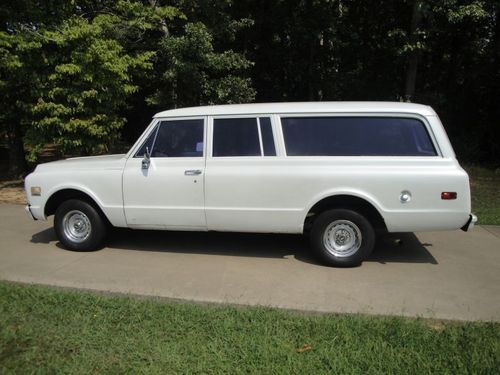 1972 chevy suburban v8, auto. runs great!