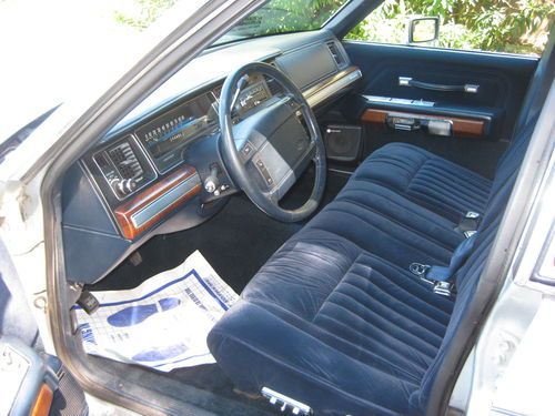 1991 ford ltd crown victoria lx sedan 4-door 5.0l