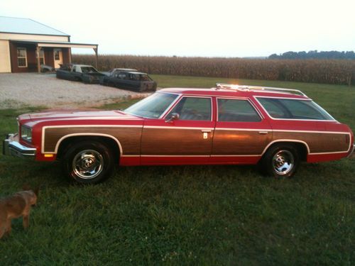 1975 Chevrolet Caprice Estate Wagon, image 2