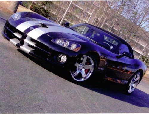 *2006 black dodge viper*