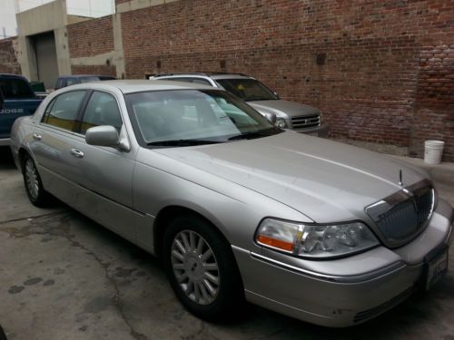 2005 lincoln town car signature sedan 4-door 4.6l