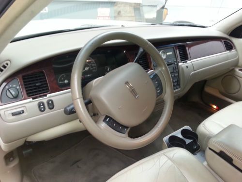 2005 Lincoln Town Car Signature Sedan 4-Door 4.6L, image 4