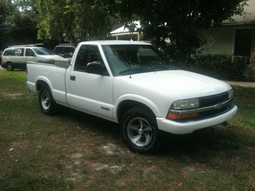 2000 chevrolet s10 ls standard cab pickup 2-door 2.2l