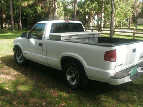2000 Chevrolet S10 LS Standard Cab Pickup 2-Door 2.2L, image 3