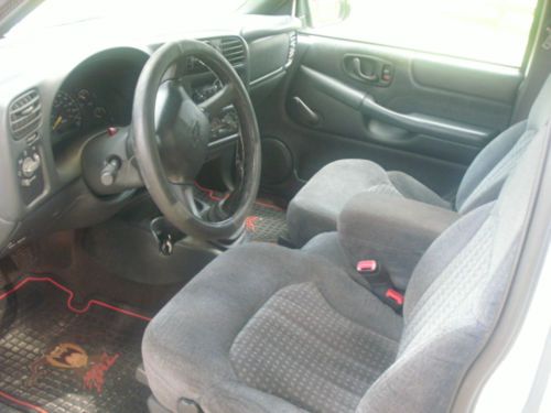 2000 Chevrolet S10 LS Standard Cab Pickup 2-Door 2.2L, image 5