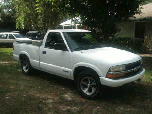 2000 Chevrolet S10 LS Standard Cab Pickup 2-Door 2.2L, image 8