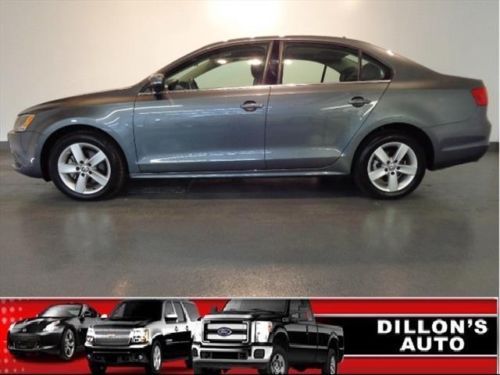 Tdi diesel 2.0l satellite radio mp3 player auxiliary audio input vanity mirrors