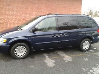 Chrysler town &amp; country beautiful dark blue with roof rack, low mile cd/cass