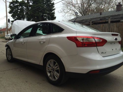 2012 Ford Focus SEL LOW 40K MILES FWD SALVAGE NO RESERVE SALVAGE, image 5