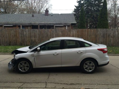2012 Ford Focus SEL LOW 40K MILES FWD SALVAGE NO RESERVE SALVAGE, image 7