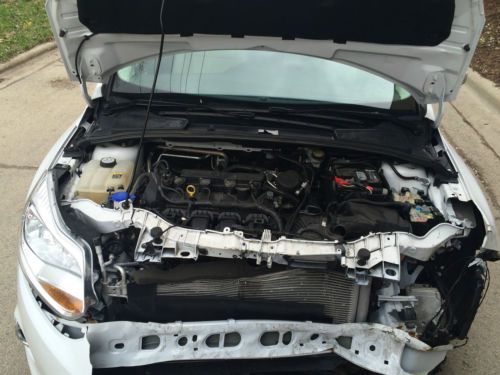 2012 Ford Focus SEL LOW 40K MILES FWD SALVAGE NO RESERVE SALVAGE, image 11