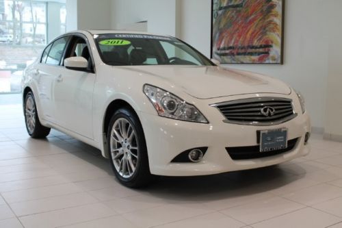Navigation, sunroof, all wheel drive, rear back up camera, hands free,