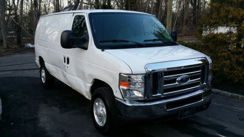 2008 ford e250 only 11k miles power windows/locks salvage rebuildable as is