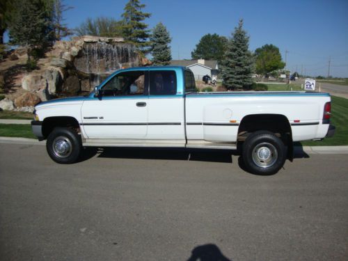1996 dodge ram 3500 dually ext.cab 4x4 079,398 miles green and white