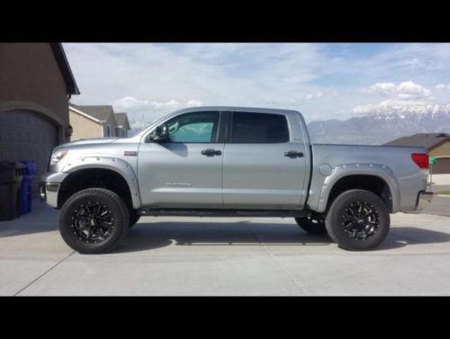 2011 toyota tundra crewmax loaded