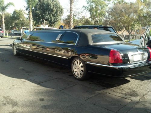 2004 lincoln town car executive limousine 4-door 4.6l