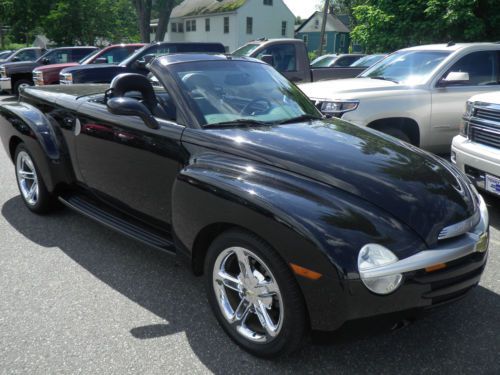 2005 chevrolet ssr base convertible 2-door 6.0l