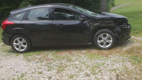 Black 2013 ford focus hatchback wrecked rebuildable