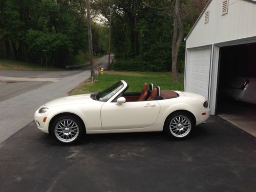 2006 mazda mx-5 miata grand touring convertible 2-door 2.0l