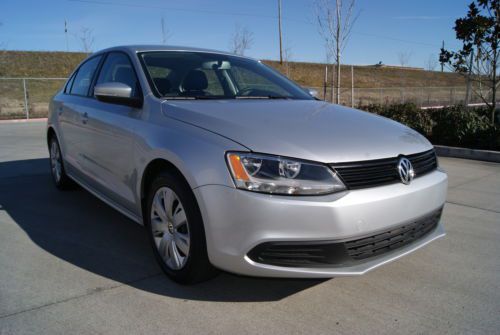 2011 volkswagen jetta se sedan. 34,912 miles. automatic. roomy 4 door! low miles