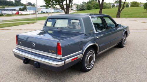 1990 chrysler new yorker landau sedan 4-door 3.3l