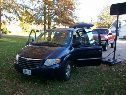 2005 chrysler town &amp; country toruing 3.8l  no reserve!!!!