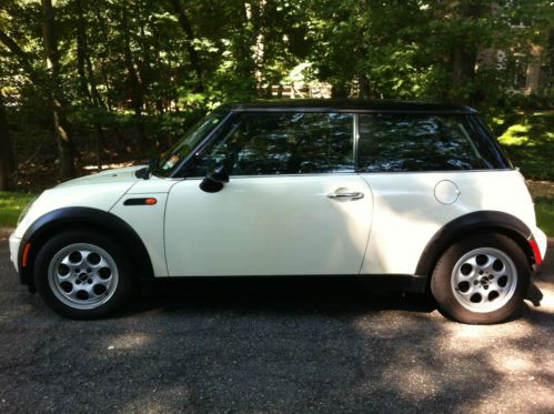 2003 mini cooper hatchback    super low miles   great condition