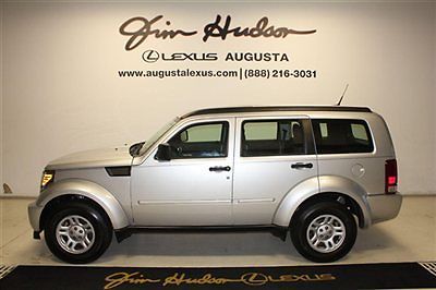 Se cloth am/fm cd power windows locks and mirrors dodge nitro 2wd se low miles a