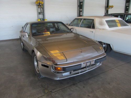 1984 porsche 944 base coupe 2-door 2.5l