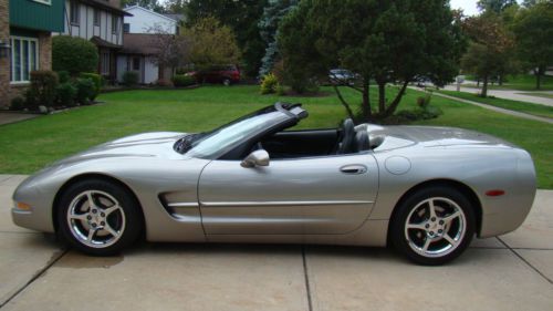 2000 chevrolet corvette base convertible 2-door 5.7l