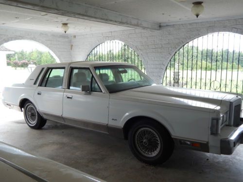 1988 lincoln town car signature series