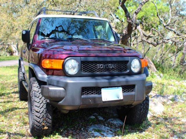 Toyota fj cruiser base sport utility 4-door