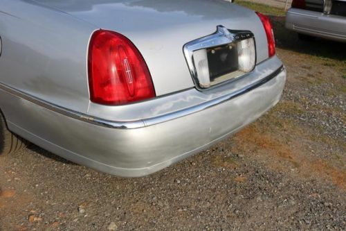 2000 lincoln town car executive sedan 4d