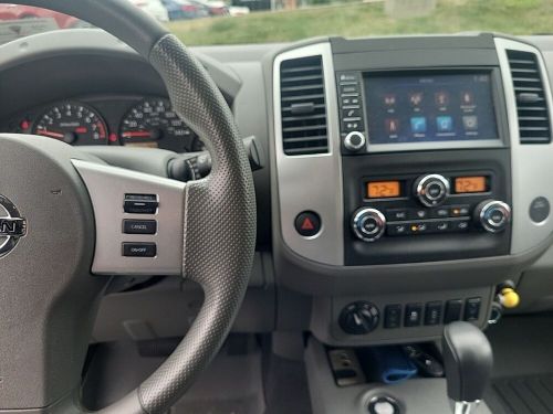 2021 nissan frontier sv
