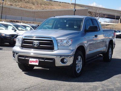 Sr5 double cab v8 one owner**clear carfax report**tow package**lockable bed covr