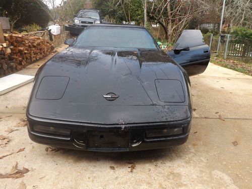 1991 chevy corvette black and red    need some work but runs great!