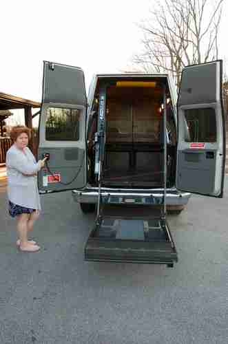 Raised Roof E-350 Wheelchair Van with Braun 800 lb. Commercial Rear Lift, US $25,000.00, image 3