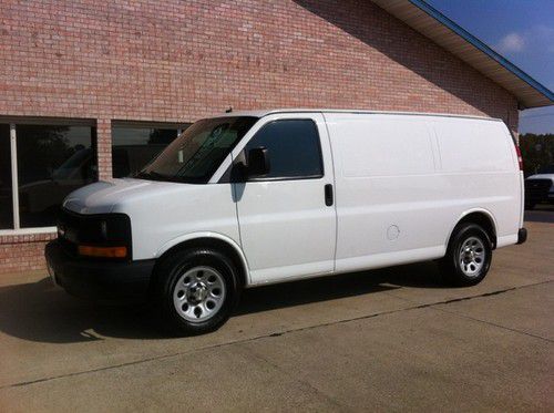 2009 chevrolet express 1500 cargo van - v6 - 1owner