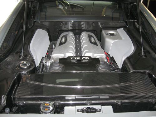 2012 audi r8 v10 5.2l silver/carbon fiber insert with black leather